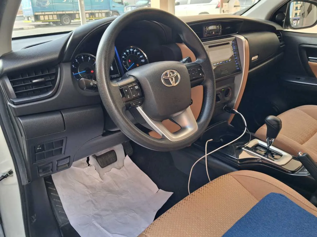 Car image 16