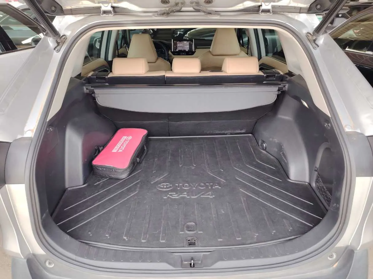Car image 36