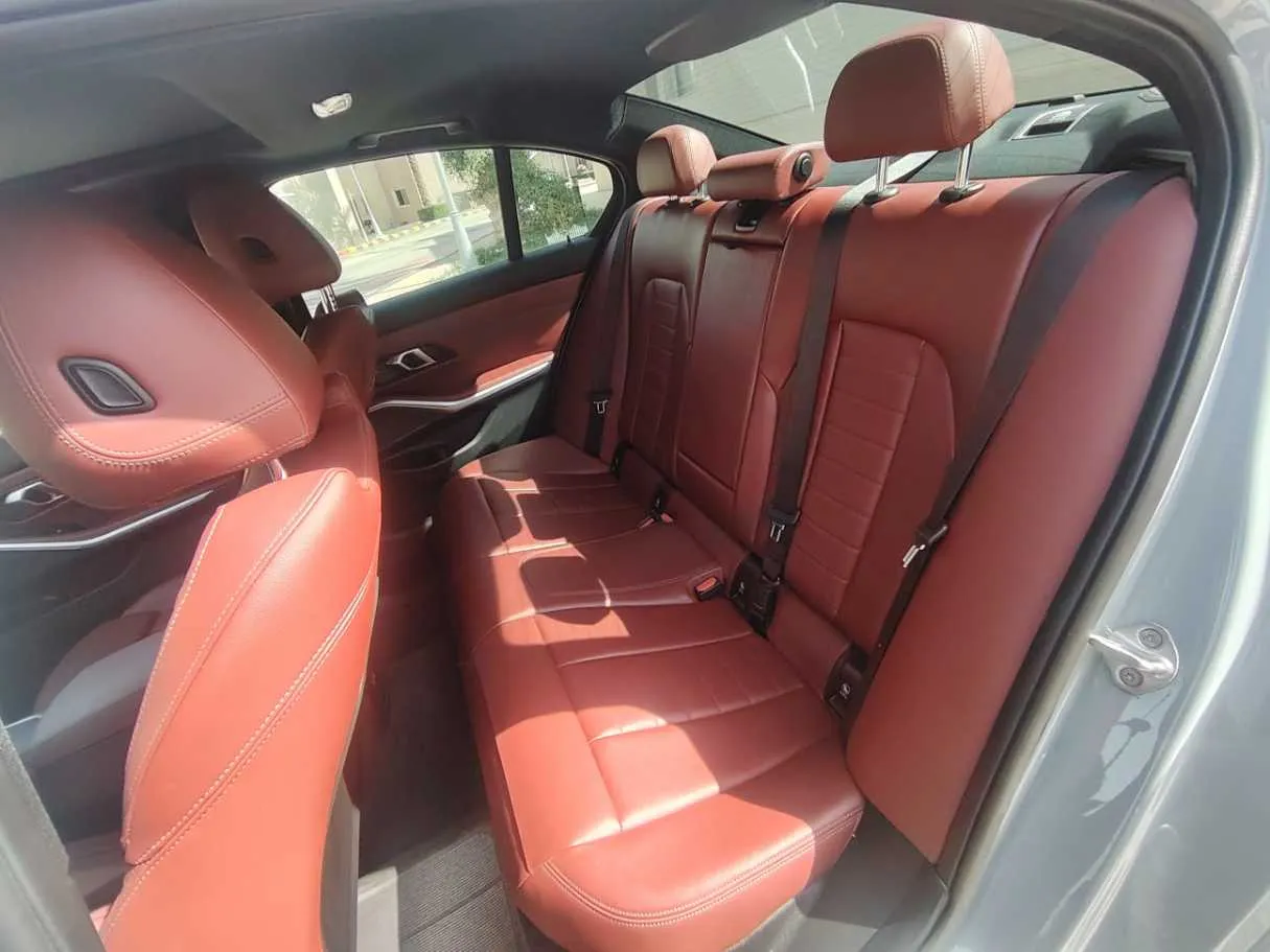 Car image 16