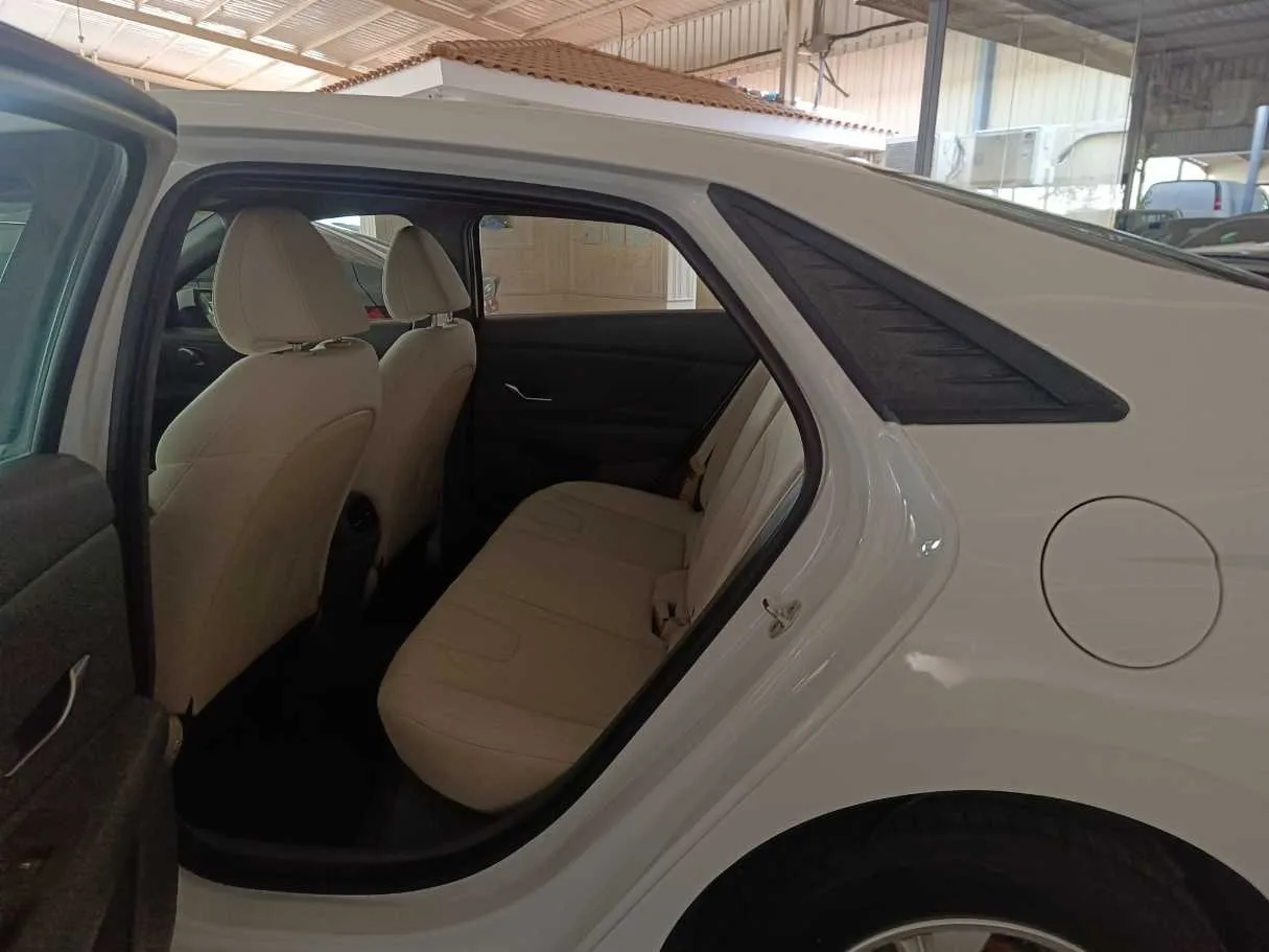 Car image 20