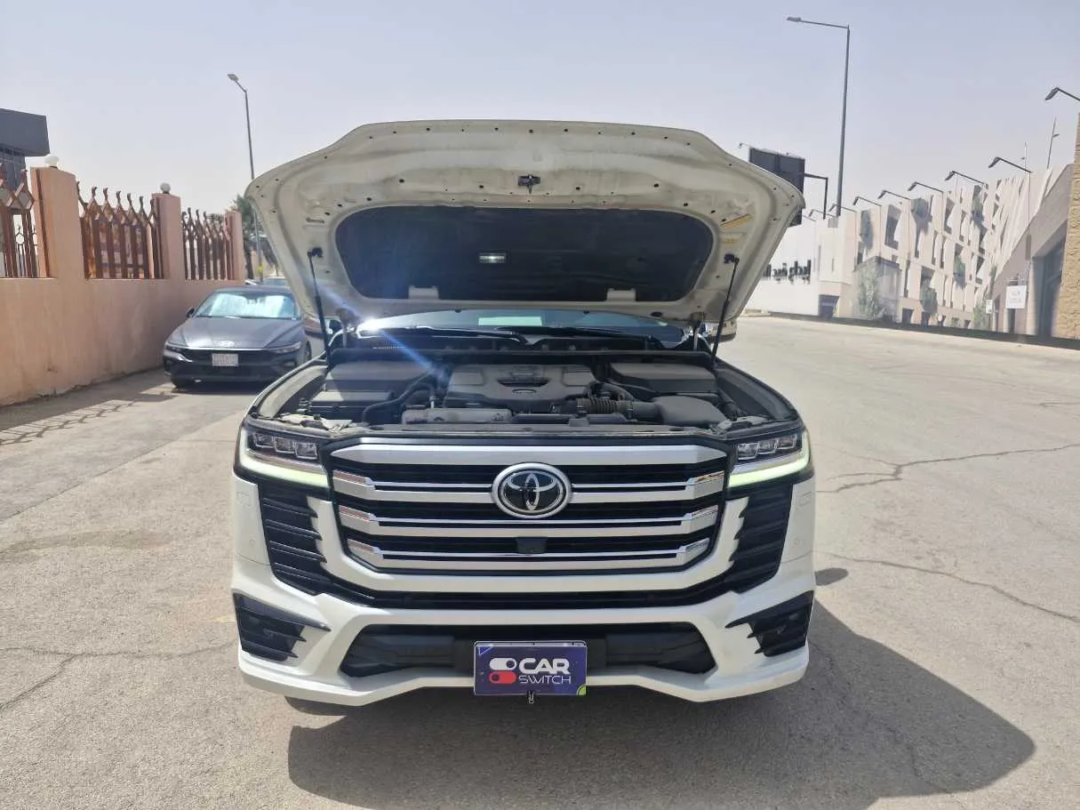 Car image 24