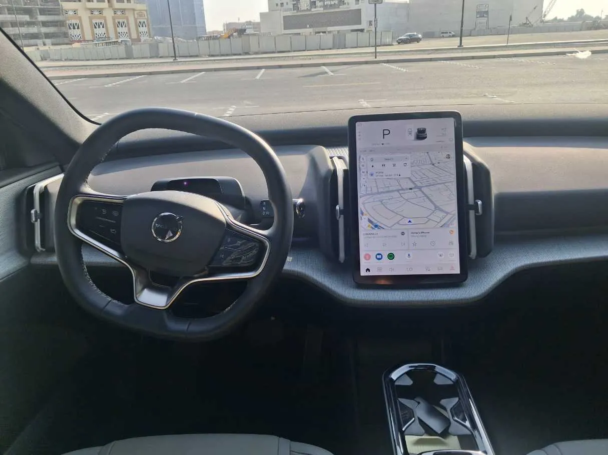 Car image 16