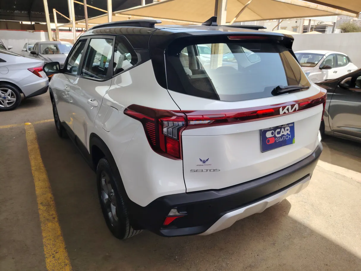 Car image 7