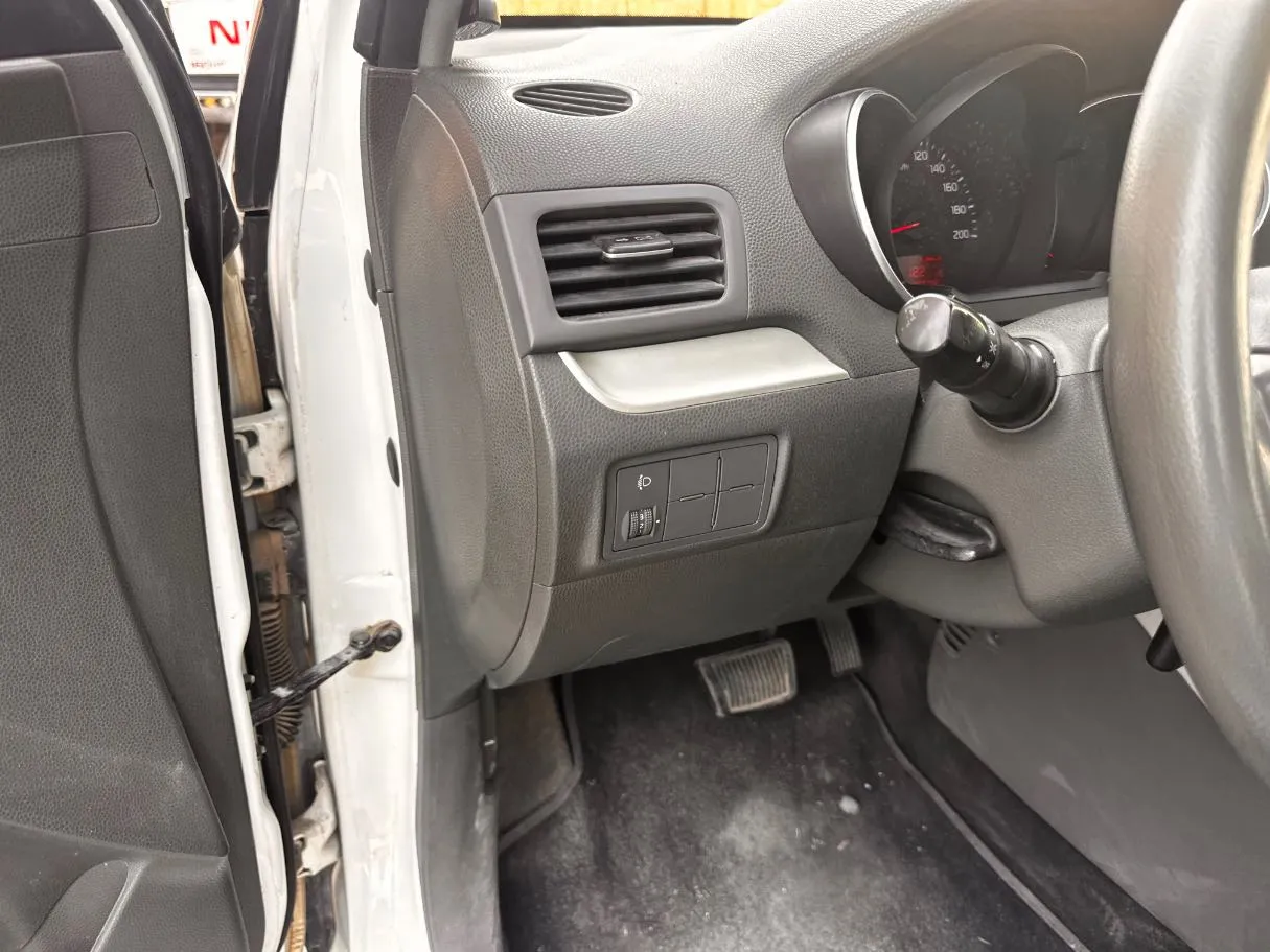 Car image 24