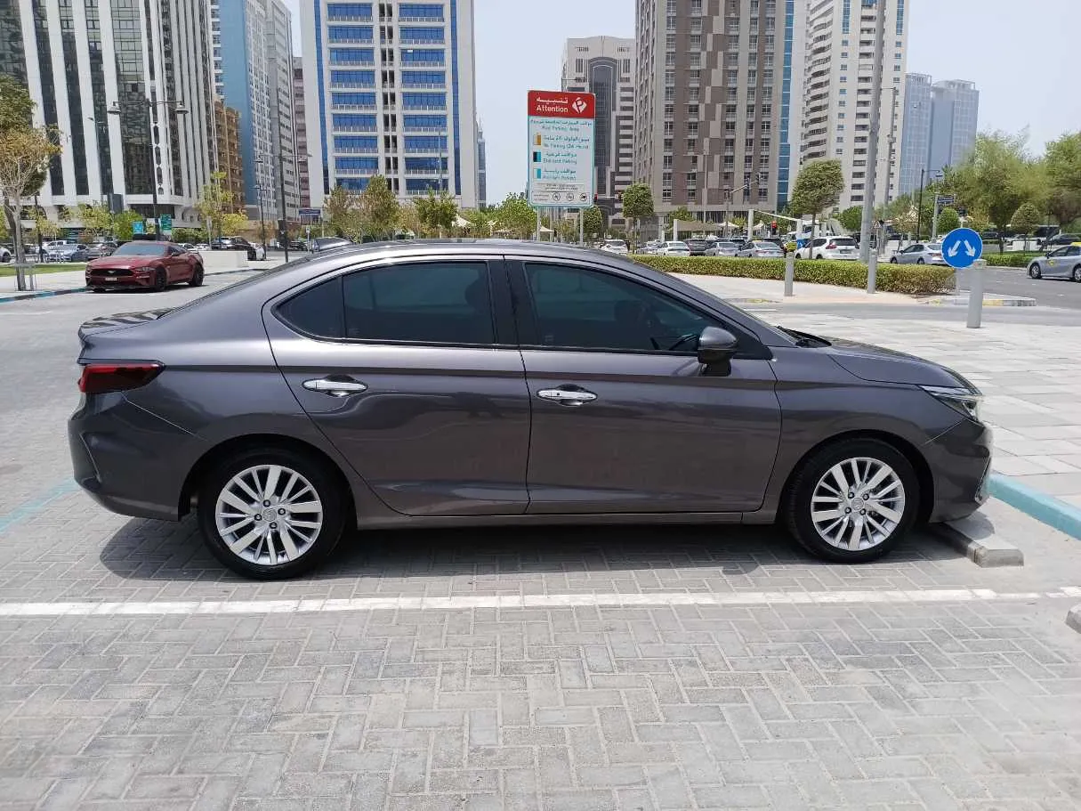 Car image 8