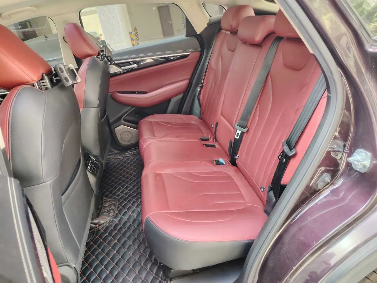 Car image 16