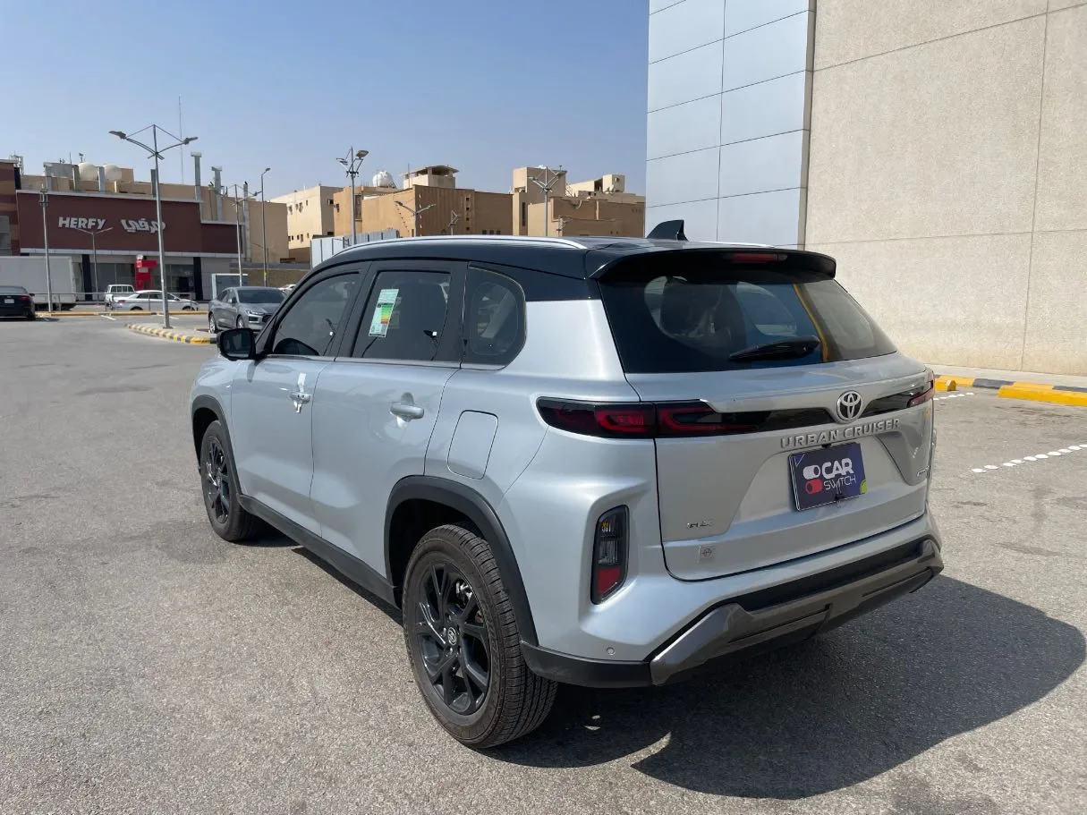 Car image 7