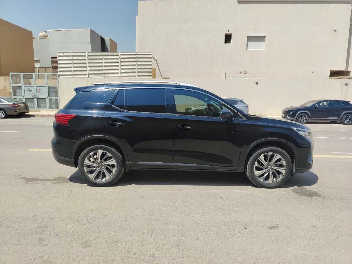Car image 3