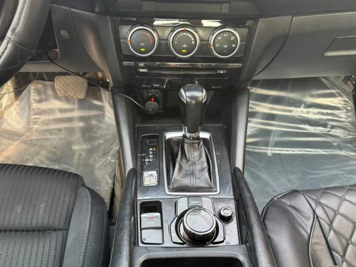Car image 17