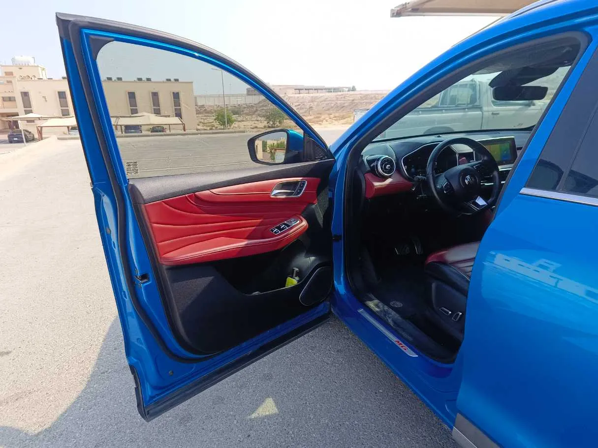 Car image 12
