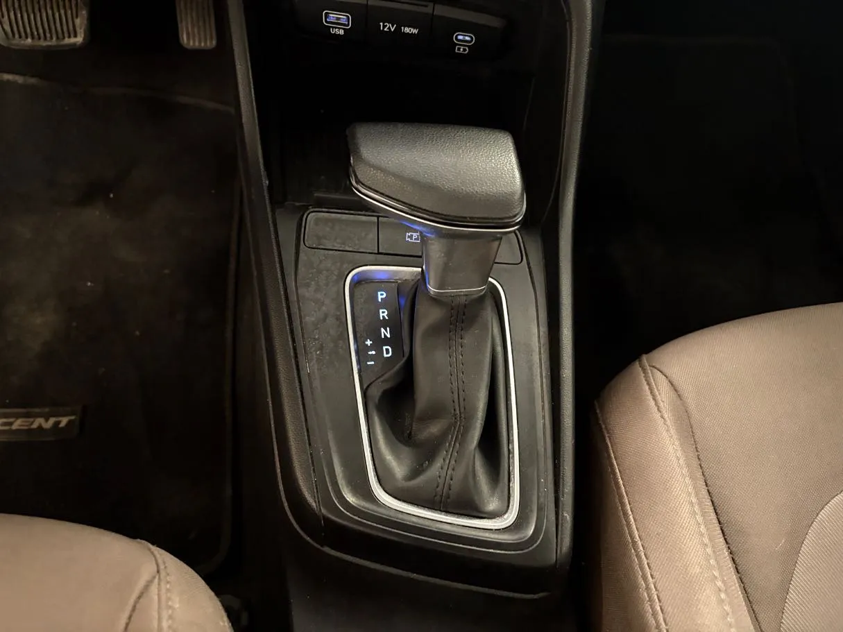 Car image 14