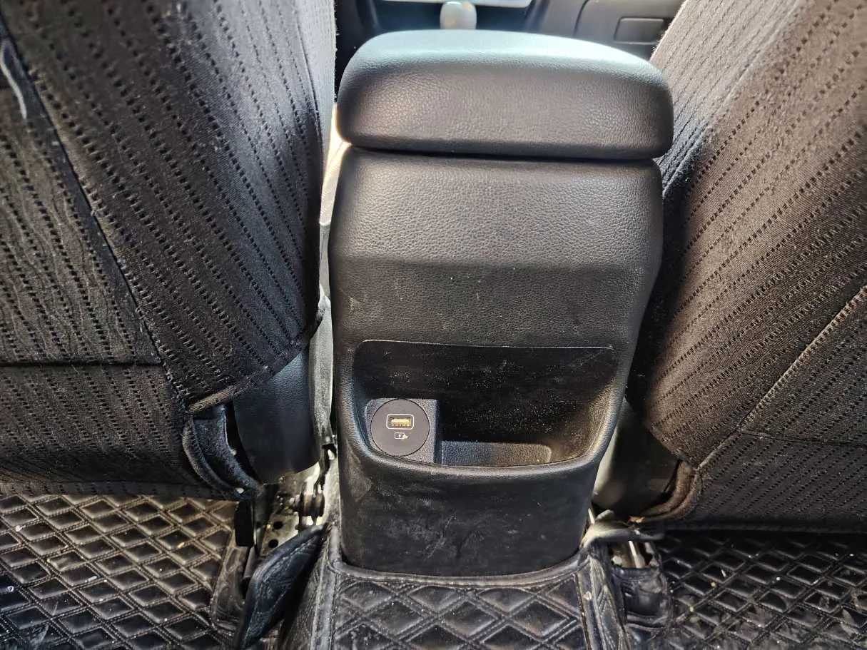 Car image 28