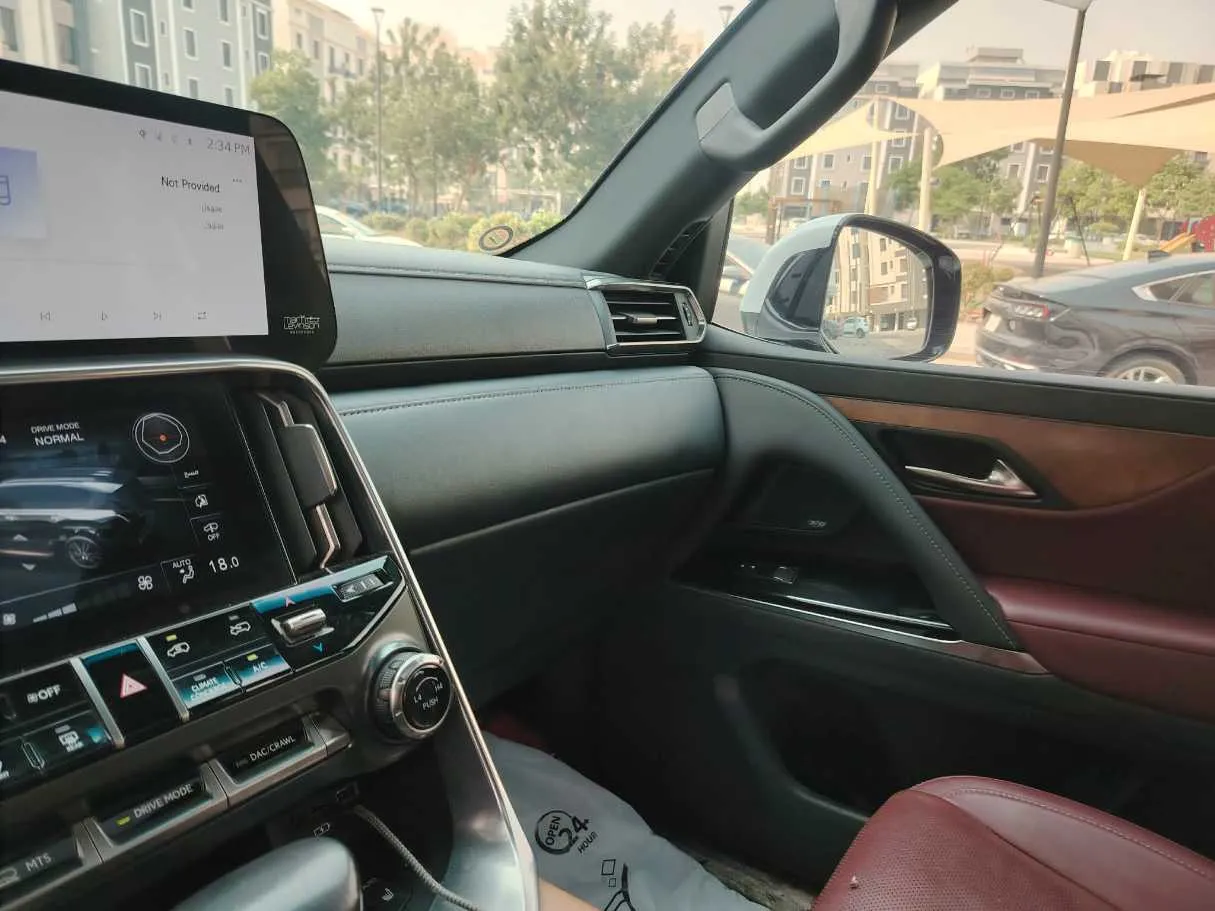 Car image 25