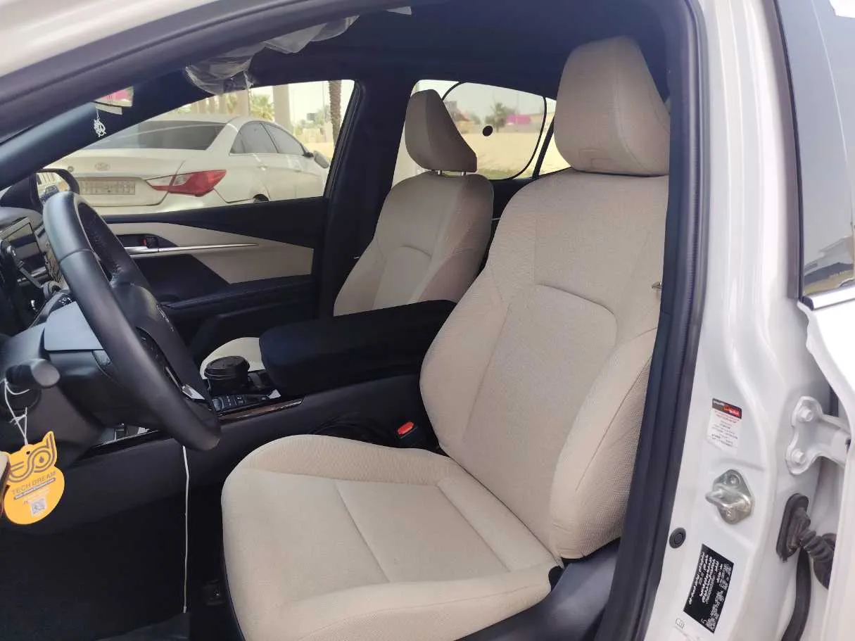 Car image 12