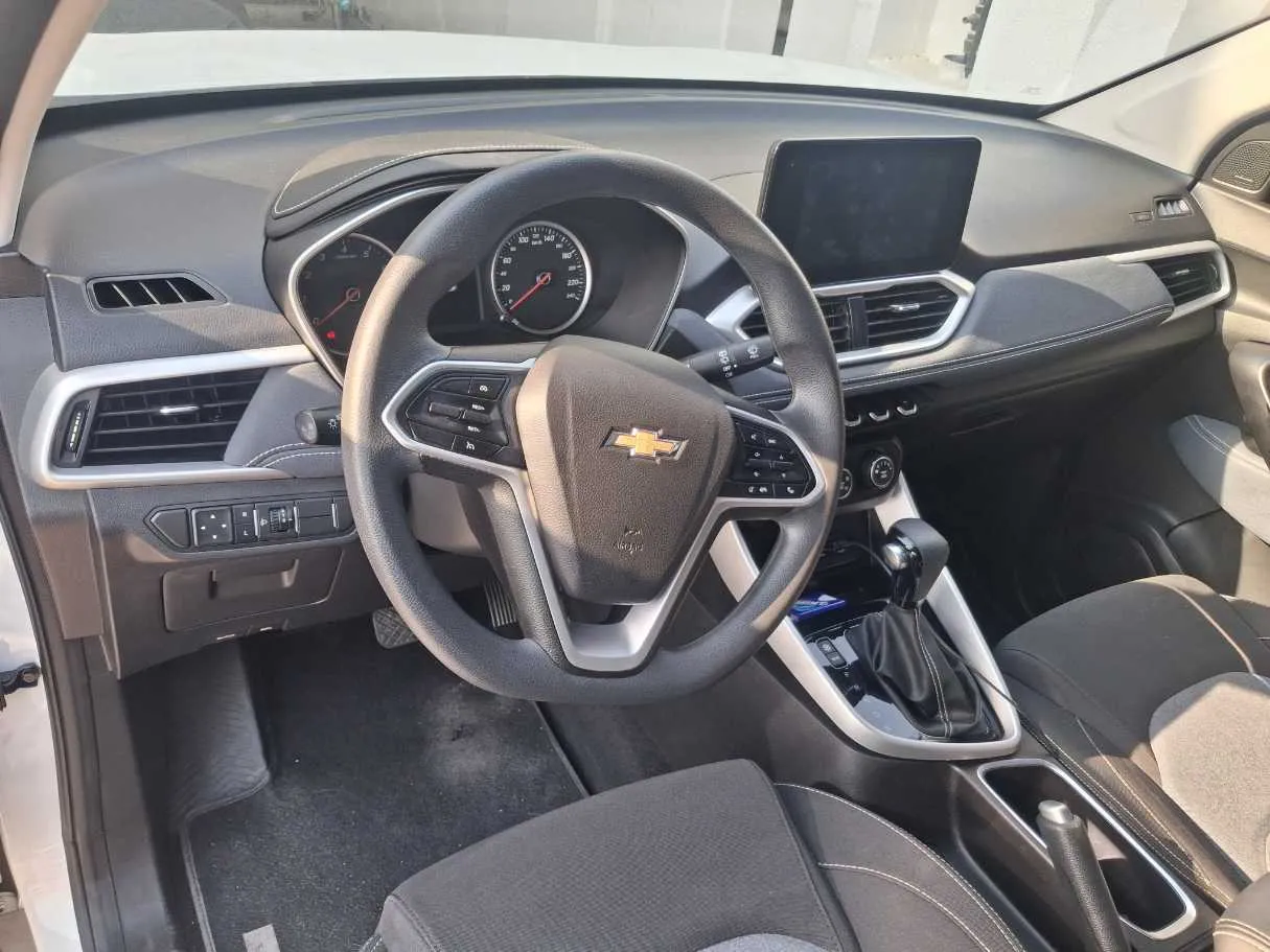 Car image 11