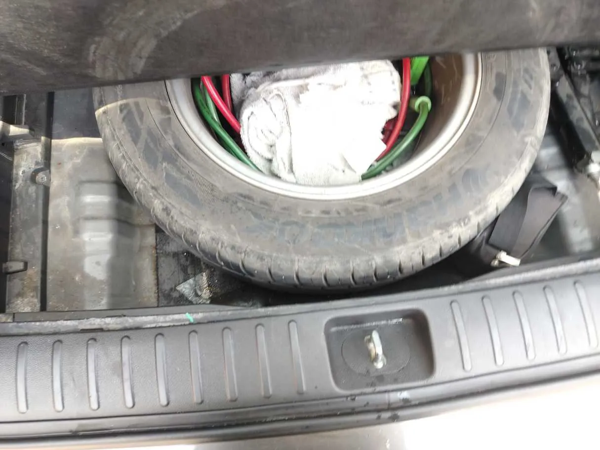 Car image 40