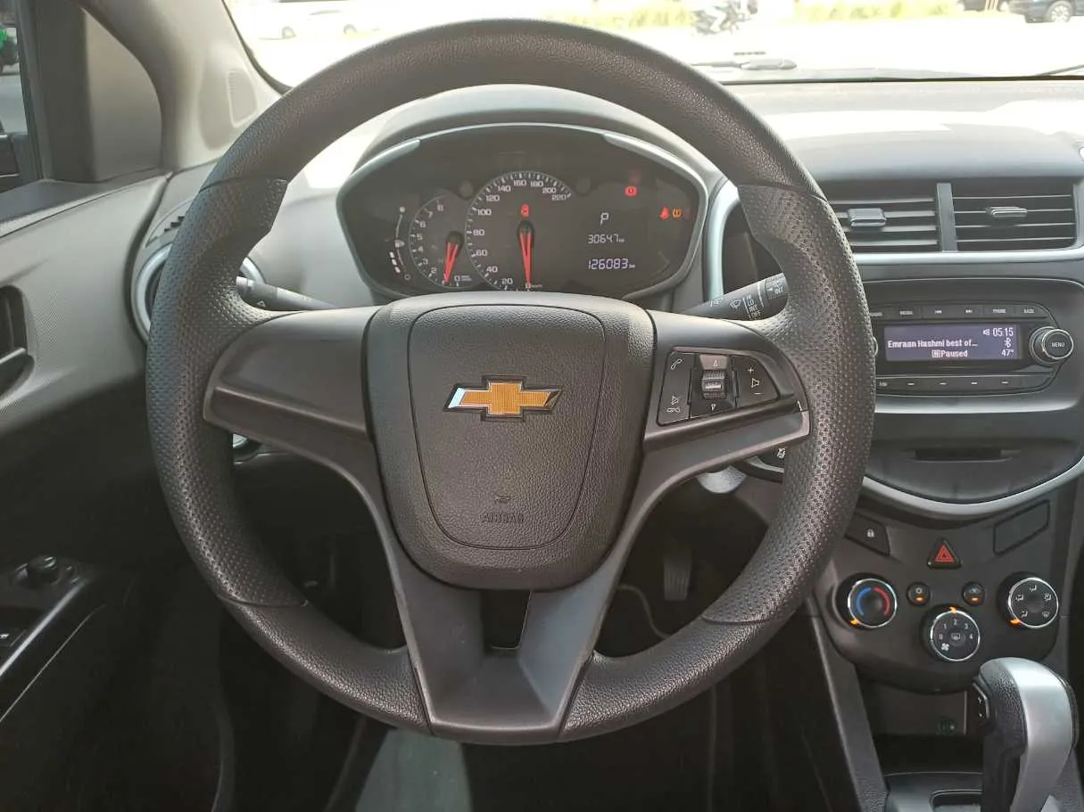 Car image 17