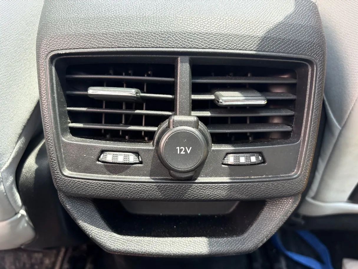 Car image 30
