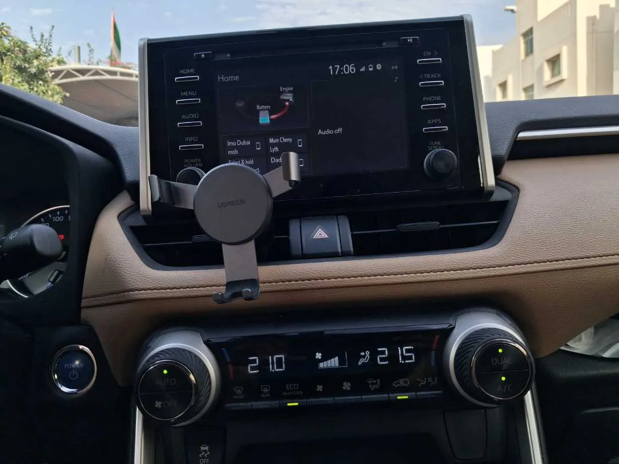 Car image 19