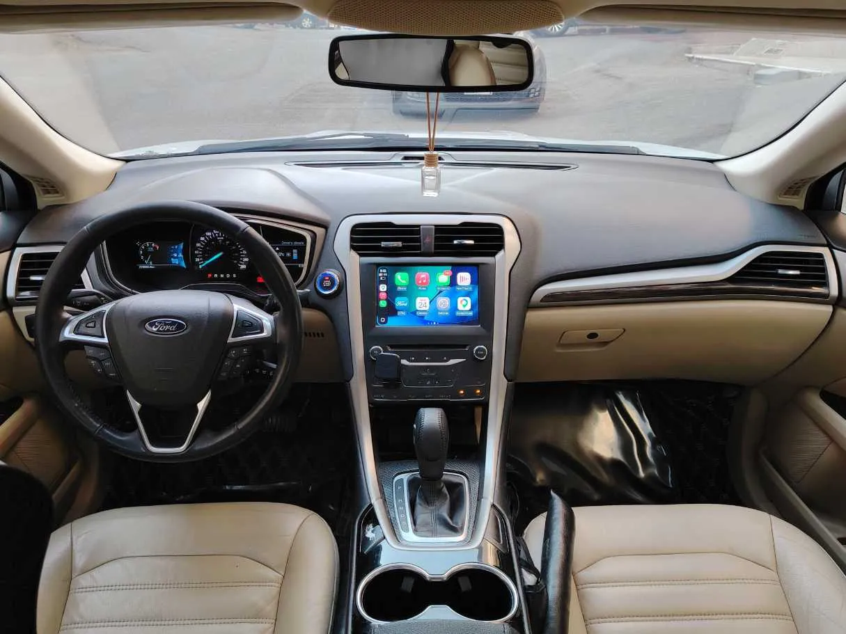 Car image 18