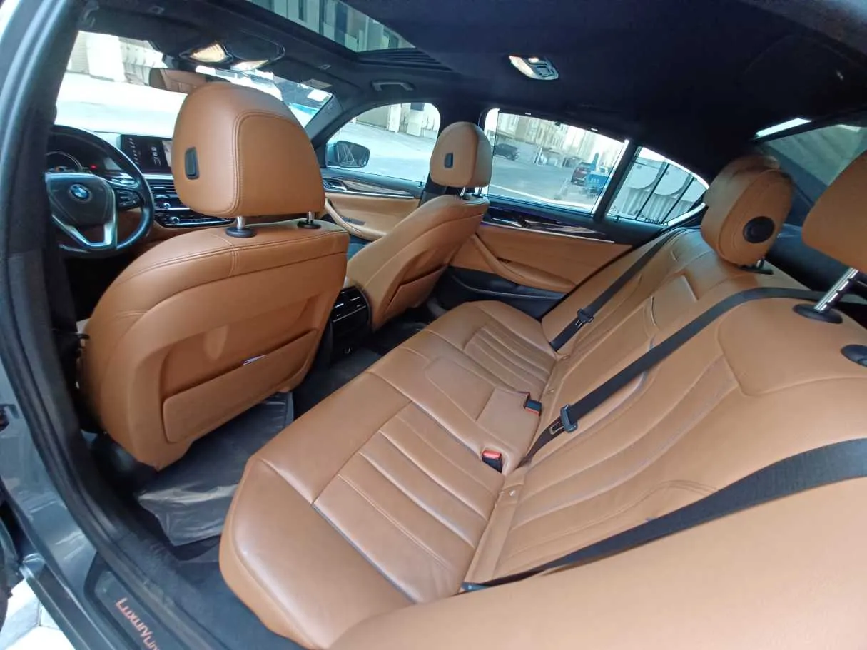 Car image 10