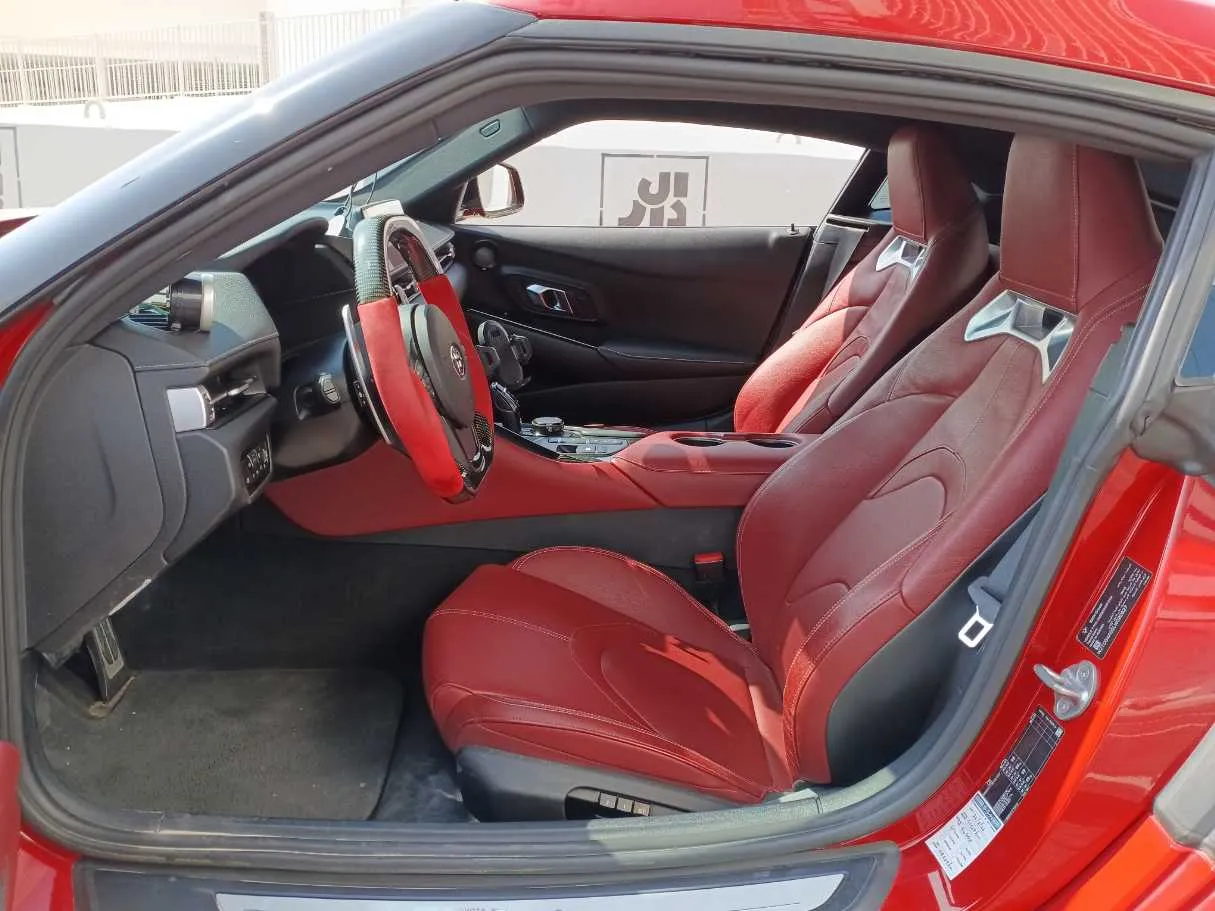 Car image 12