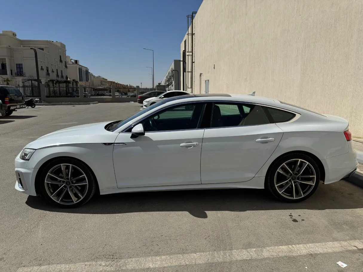 Car image 8