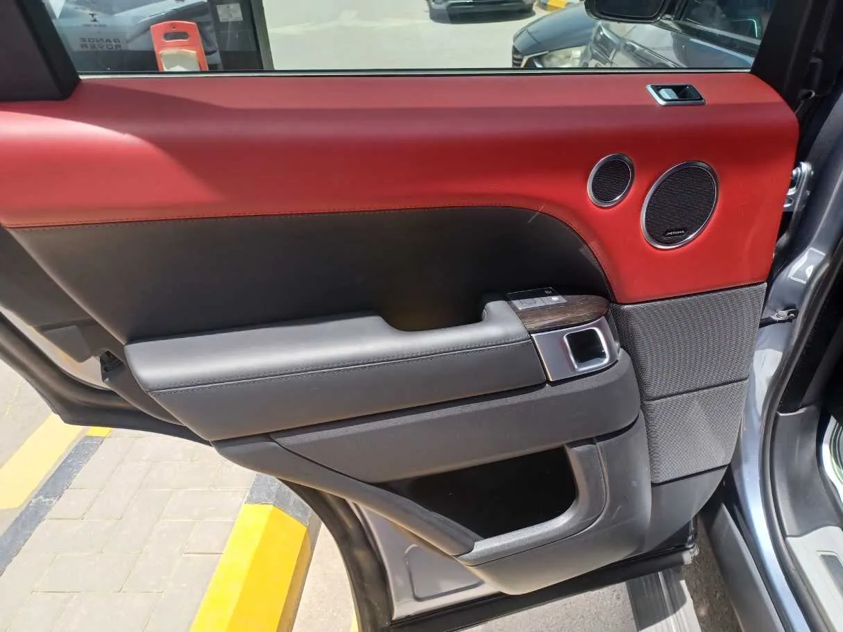 Car image 13