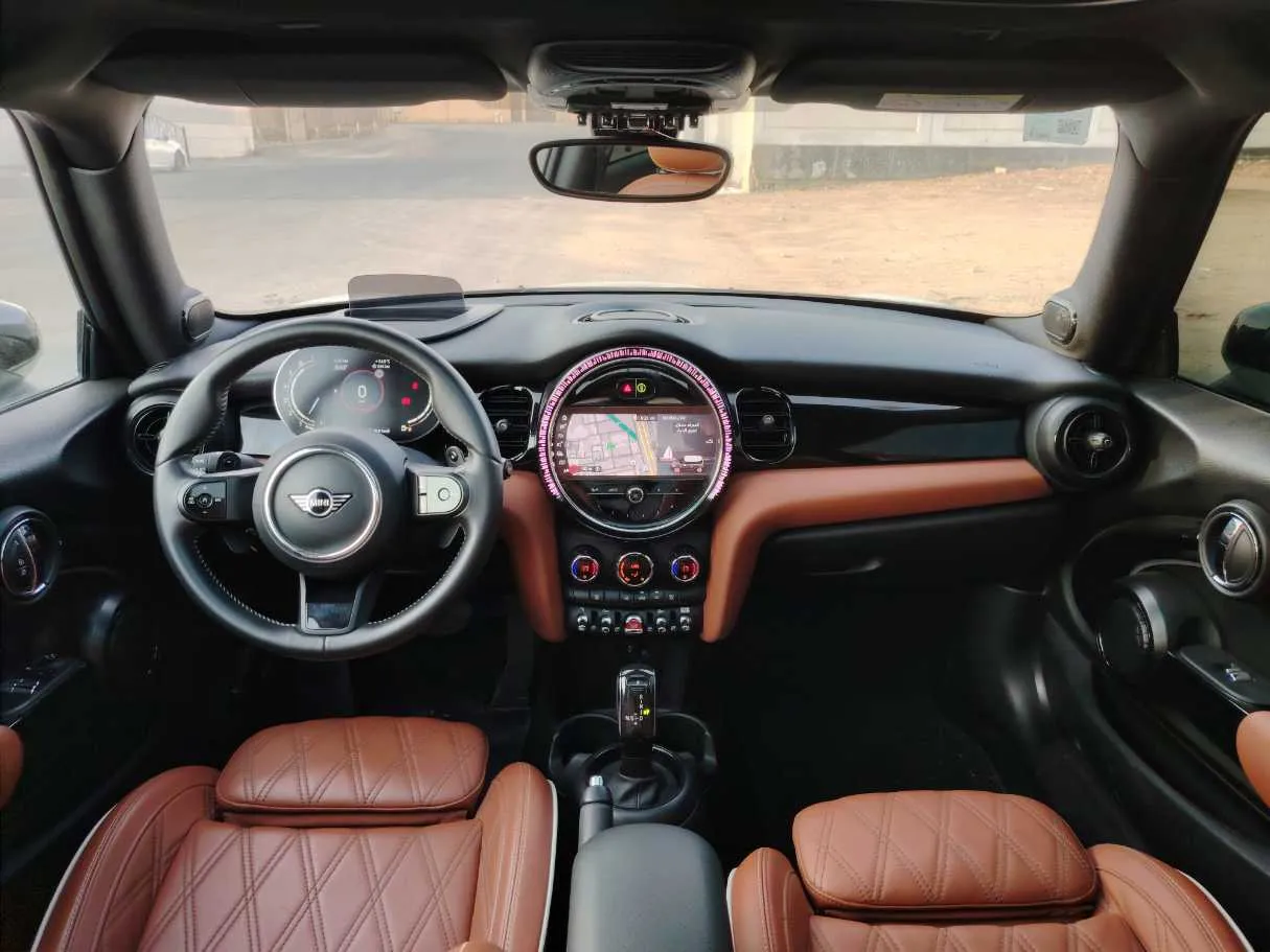 Car image 17