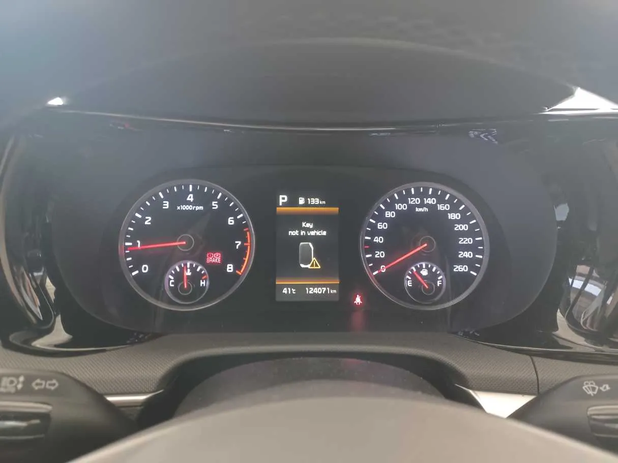 Car image 14