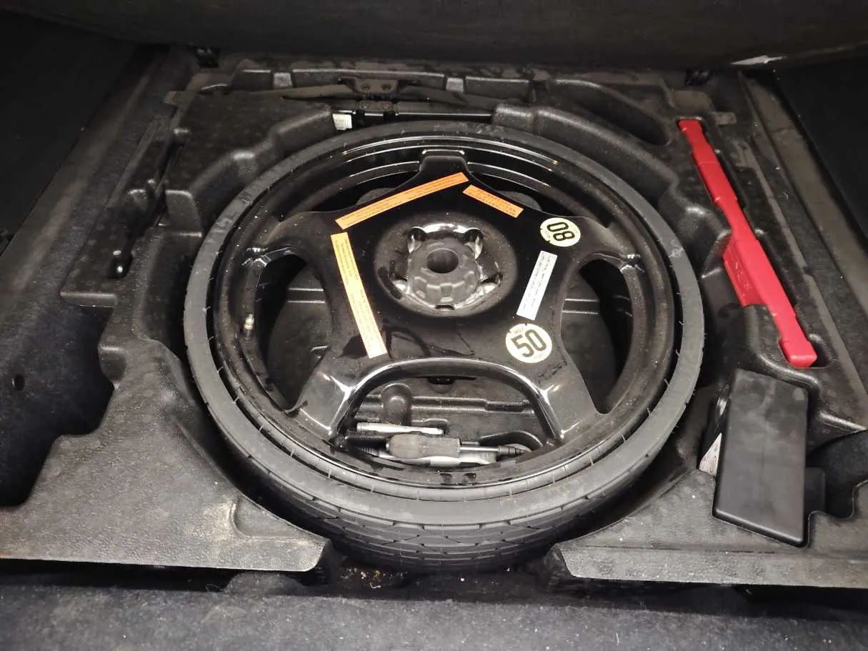 Car image 26