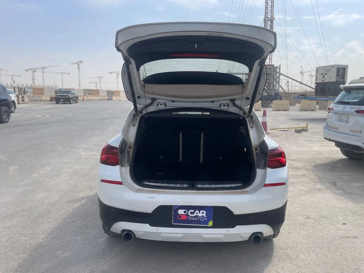 Car image 20