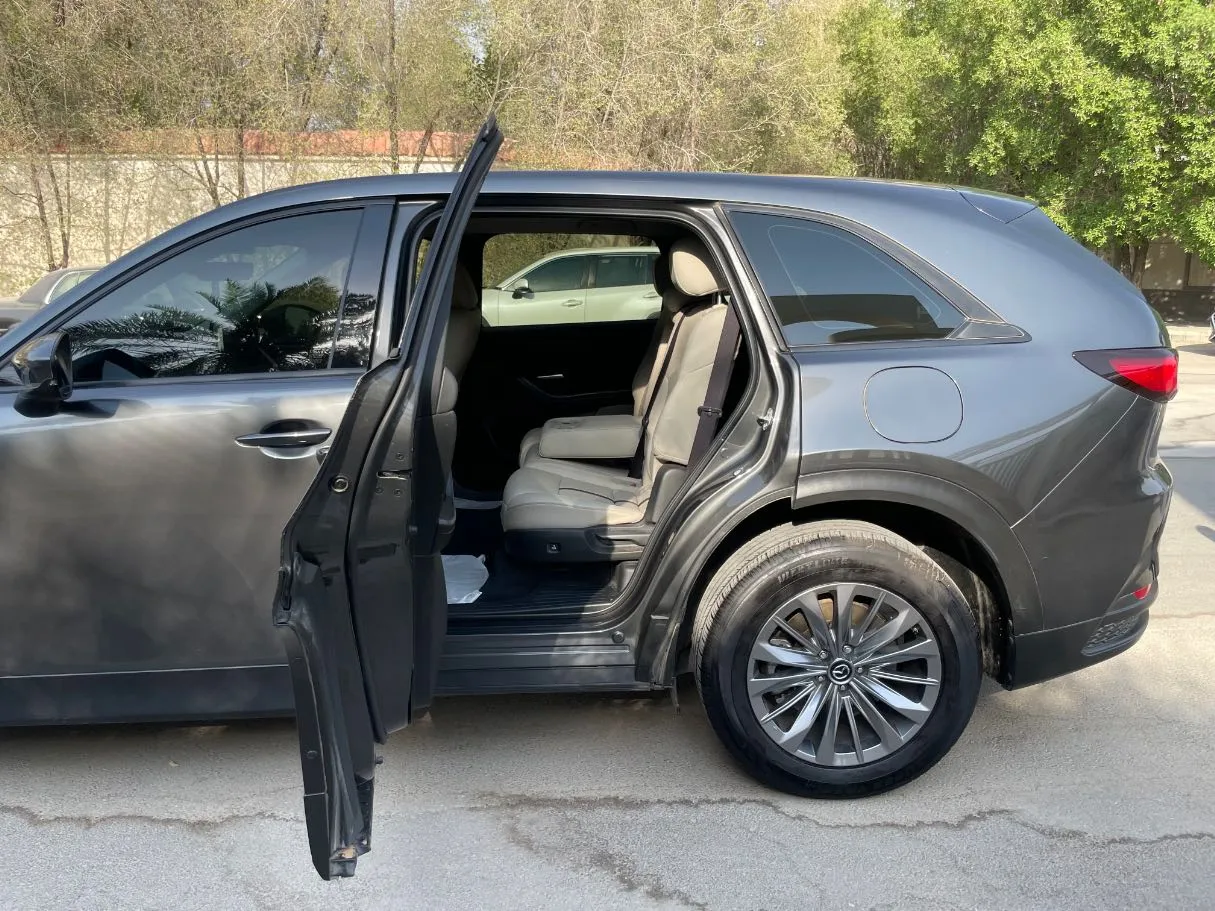 Car image 15