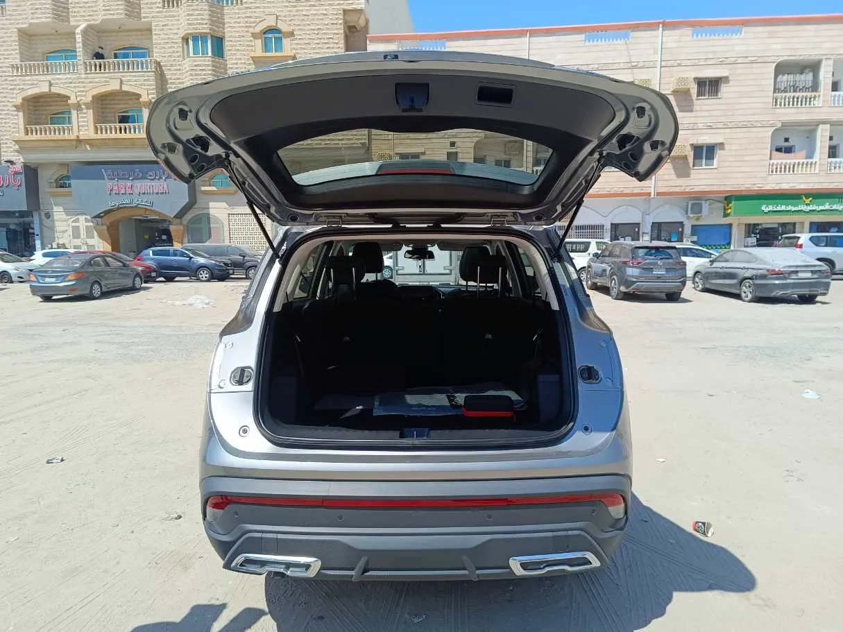Car image 25