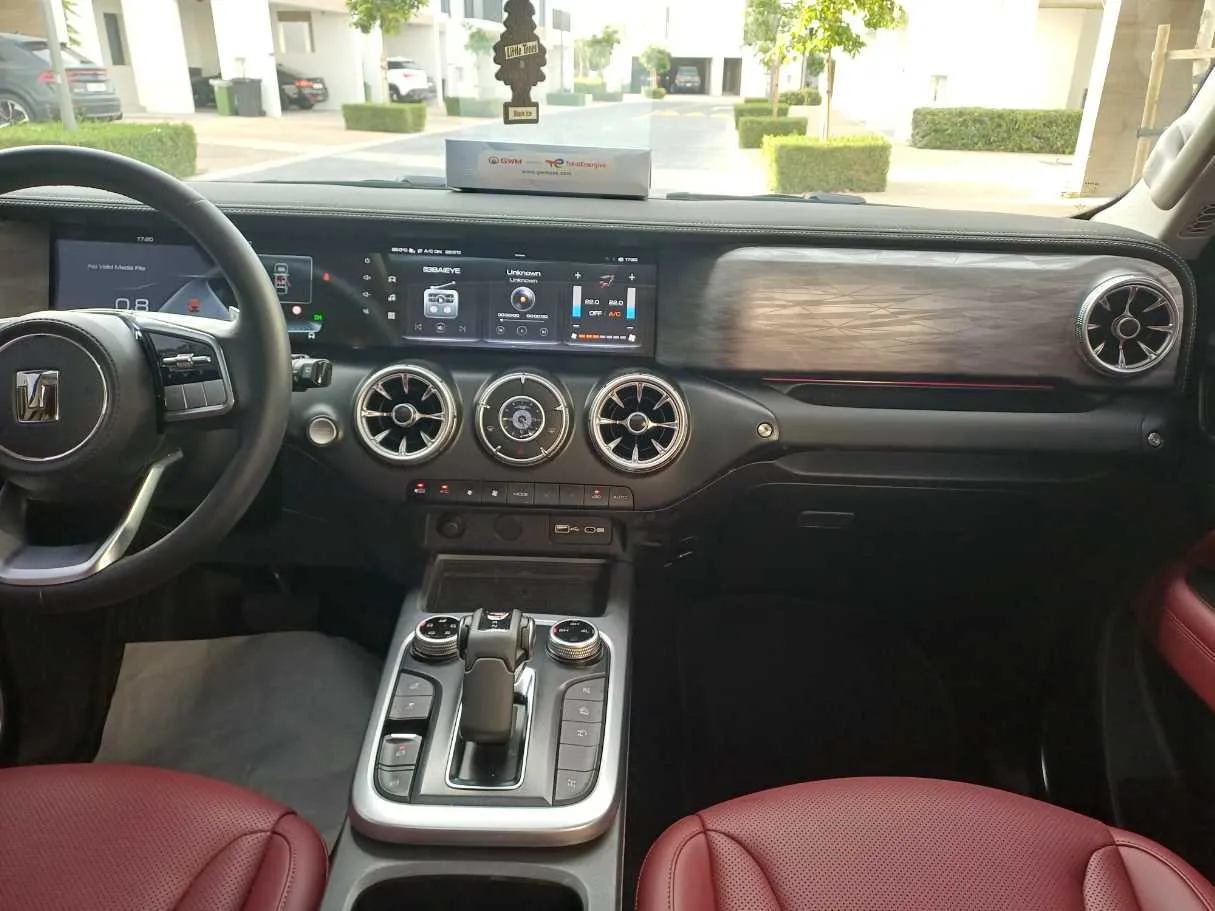 Car image 16