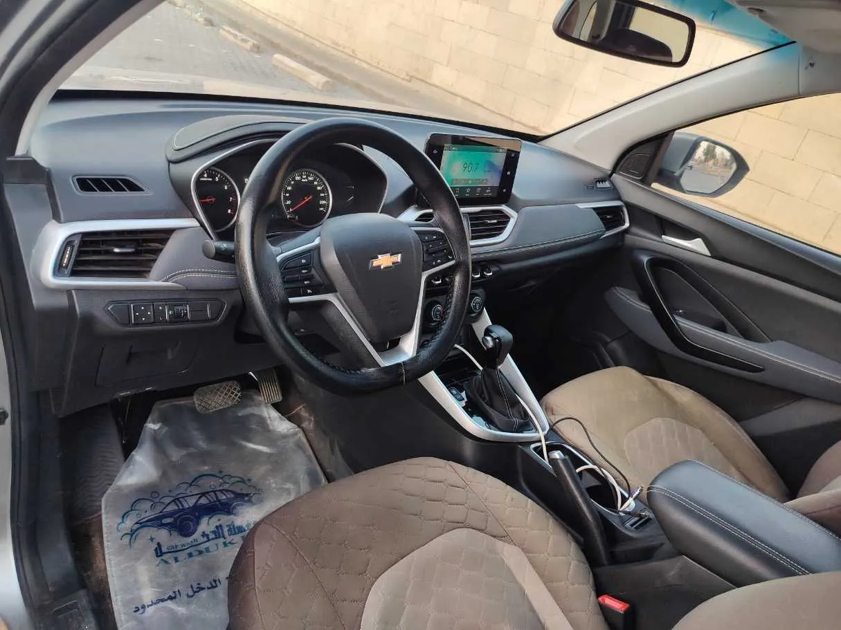 Car image 12