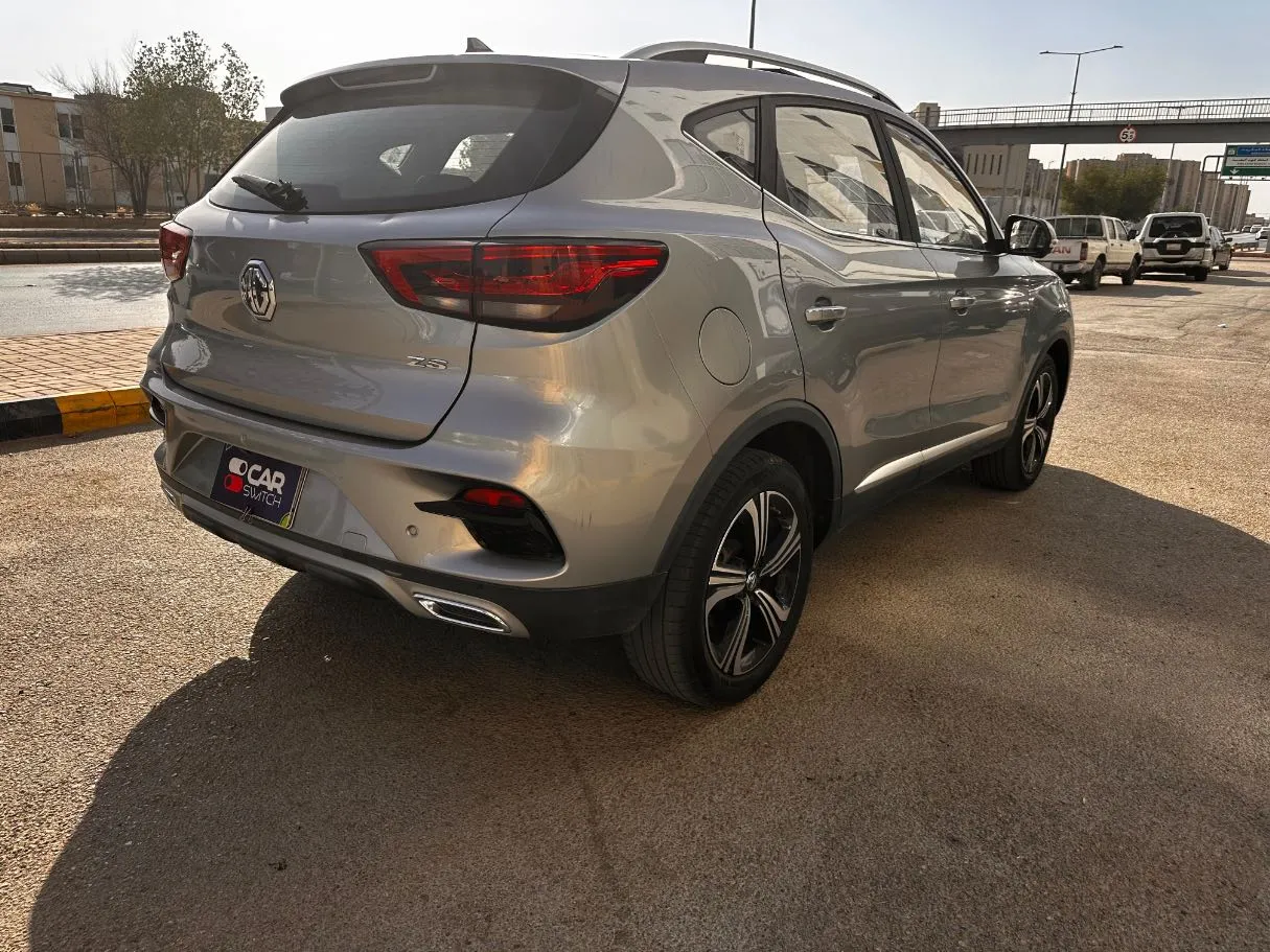 Car image 5