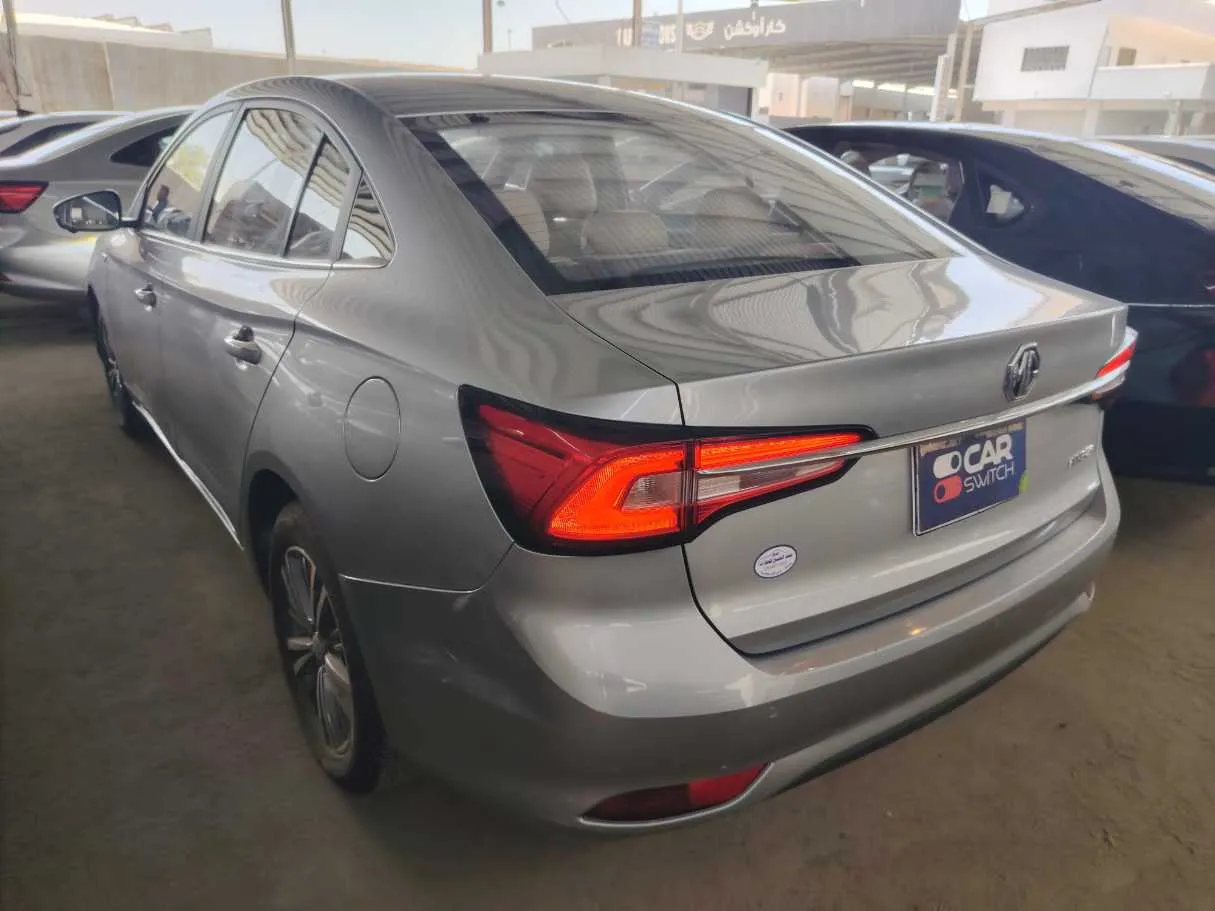 Car image 7