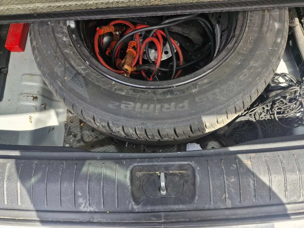 Car image 23