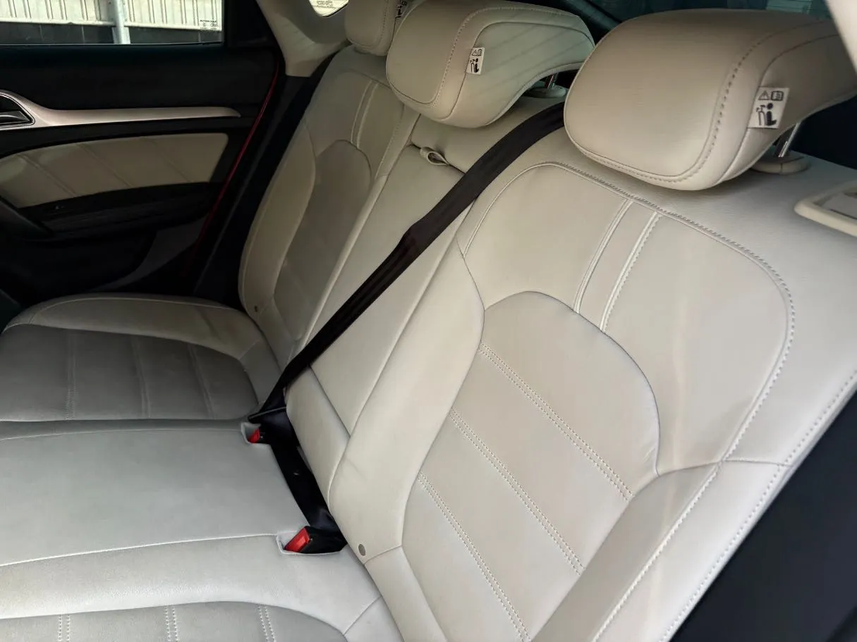 Car image 16
