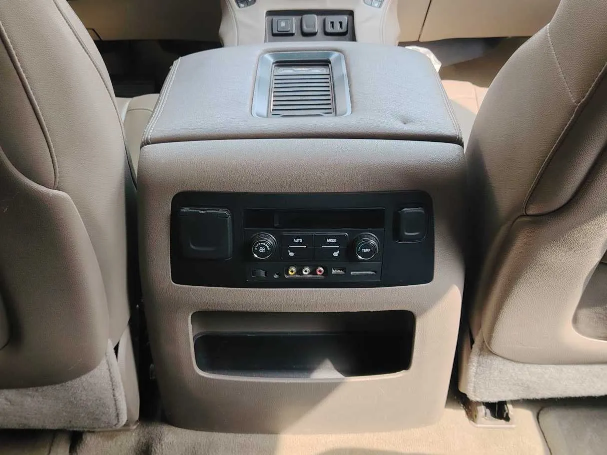 Car image 27