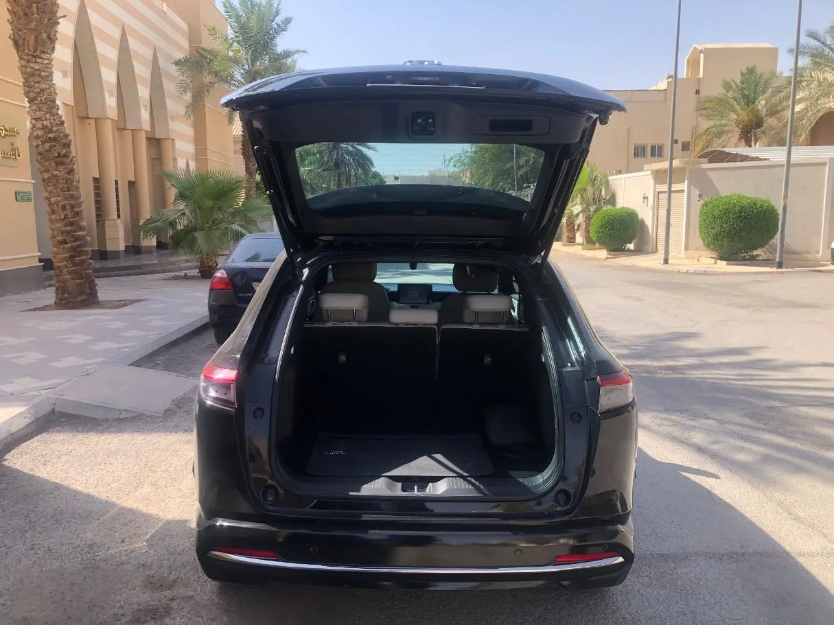 Car image 21
