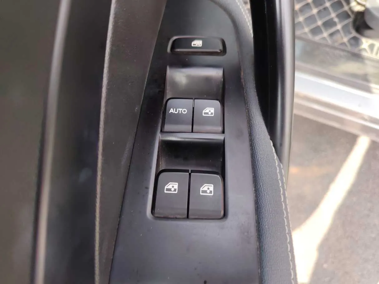 Car image 26