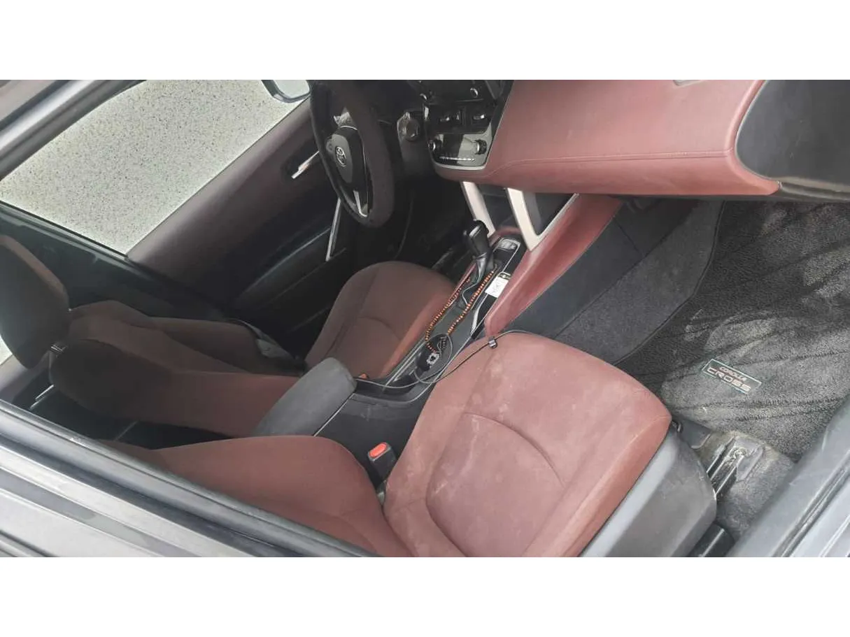 Car image 12