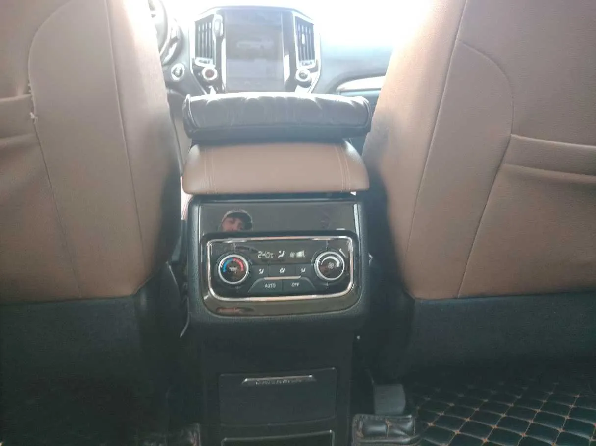 Car image 32