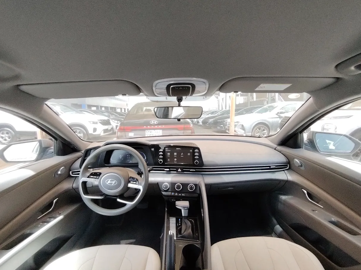Car image 17