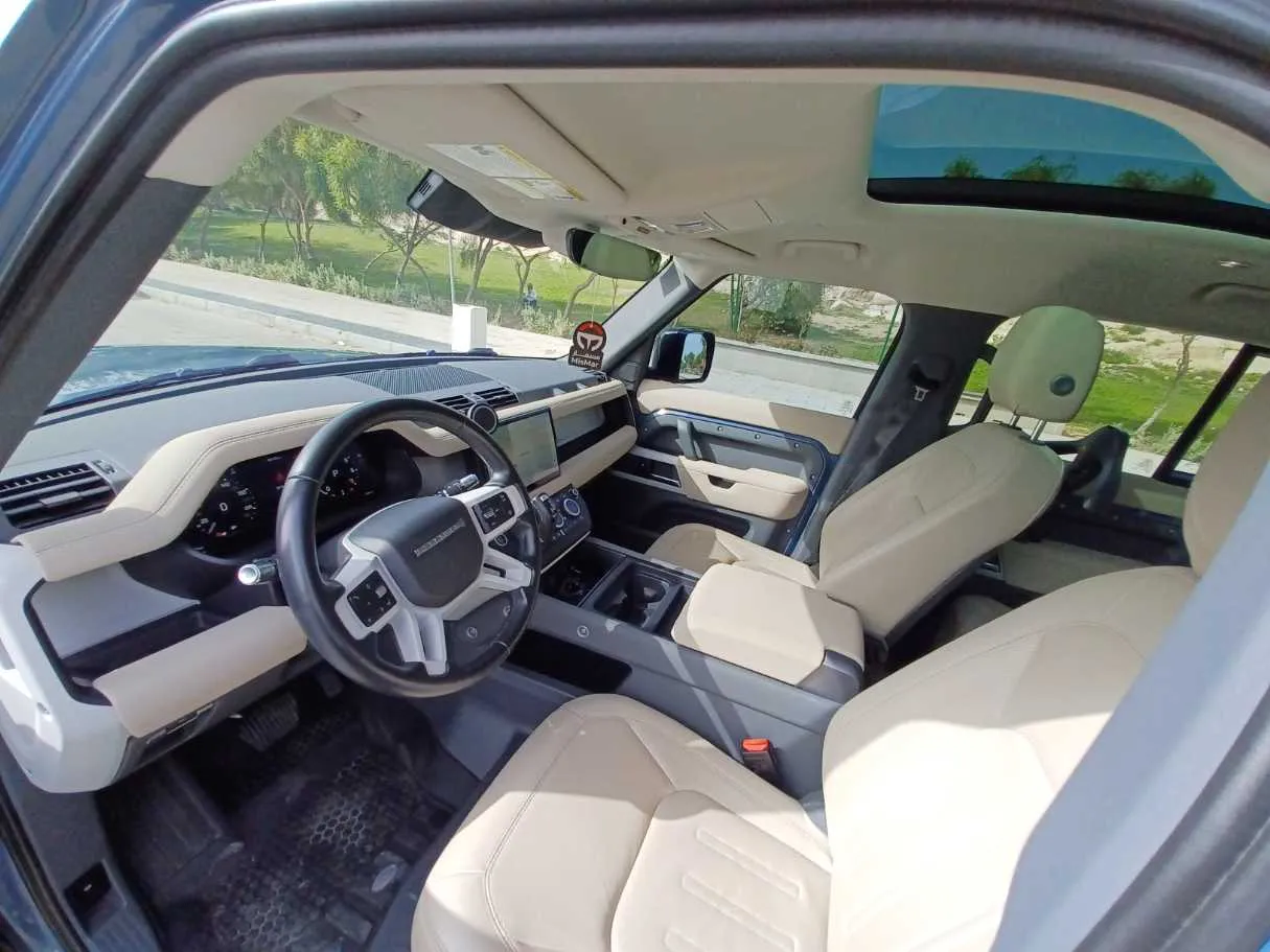 Car image 12