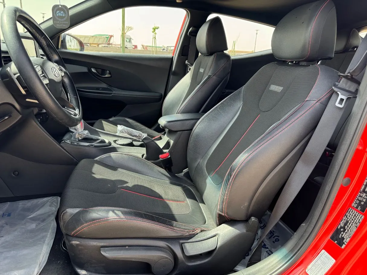 Car image 14
