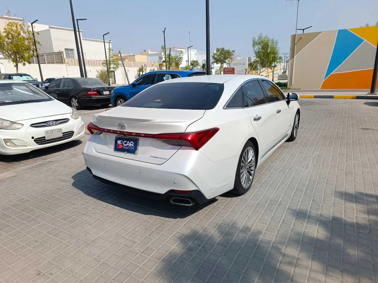 Car image 5
