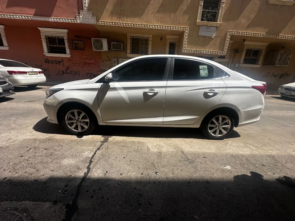 Car image 8